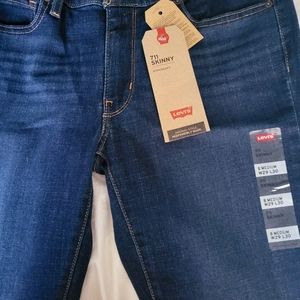 Levi's Jeans.